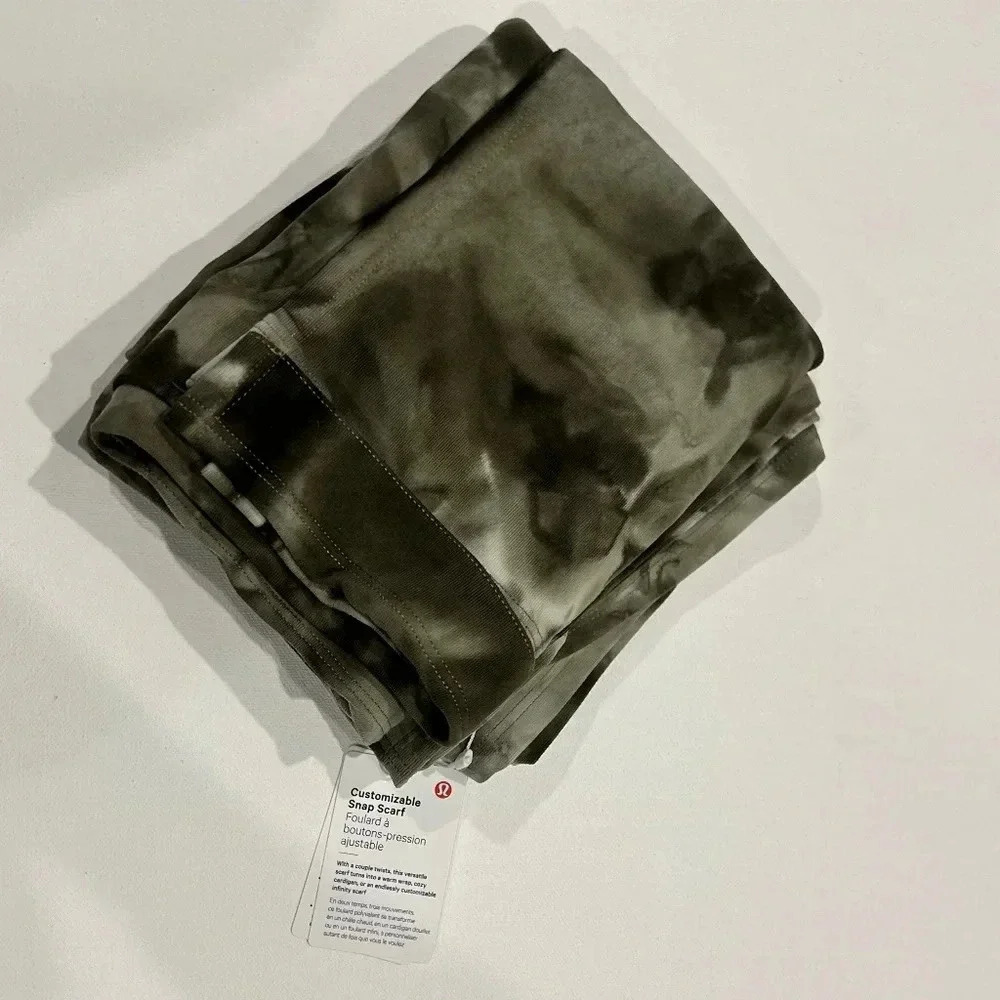 New Lululemon Customizable Snap Scarf - Picture 9 of 14